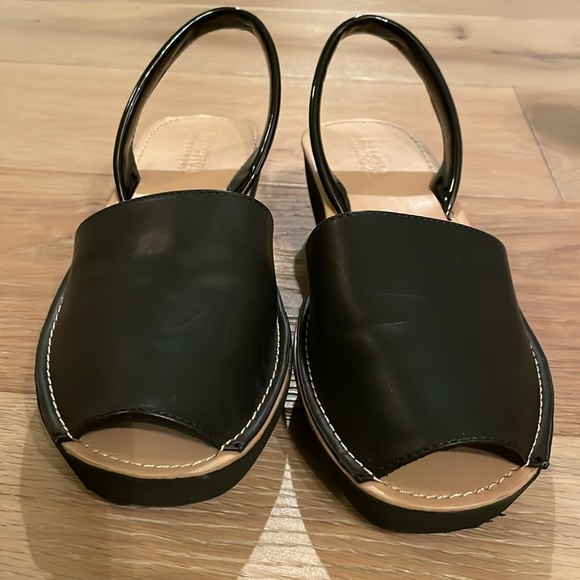 Kenneth Cole Platform Sandals. - Picture 5 of 6